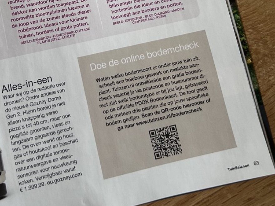 TuinSeizoen, augustusnummer 2026: het kader Doe de online bodemcheck over de gratis bodemcheck van Tuinzen, met QR-code